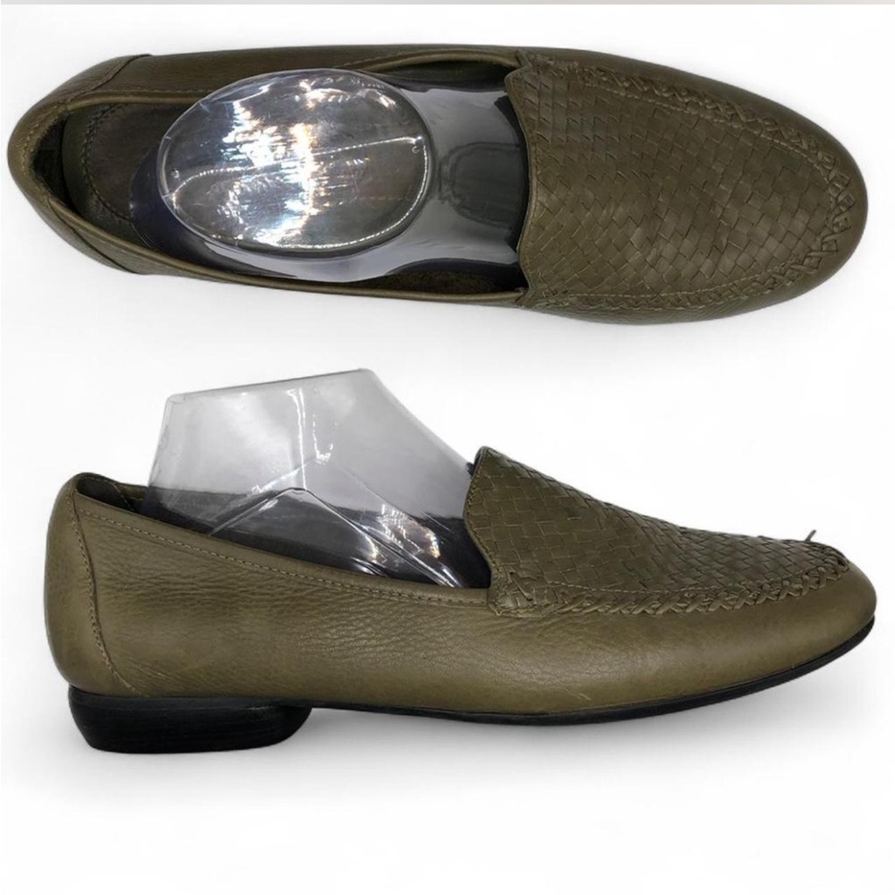 Trotters women’s woven leather slip-on loafers